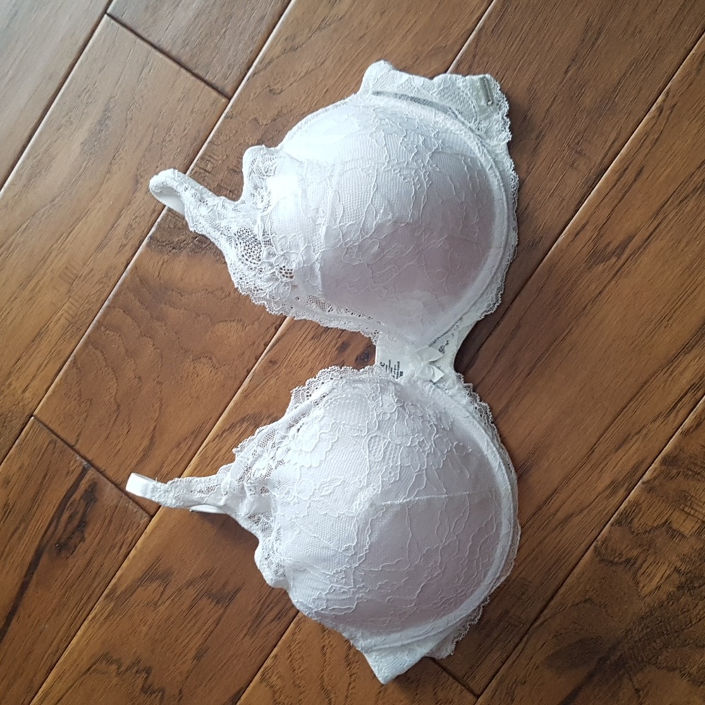 La Vie en Rose White Lace Underwire Adjustable Strap Bra Size 40D
